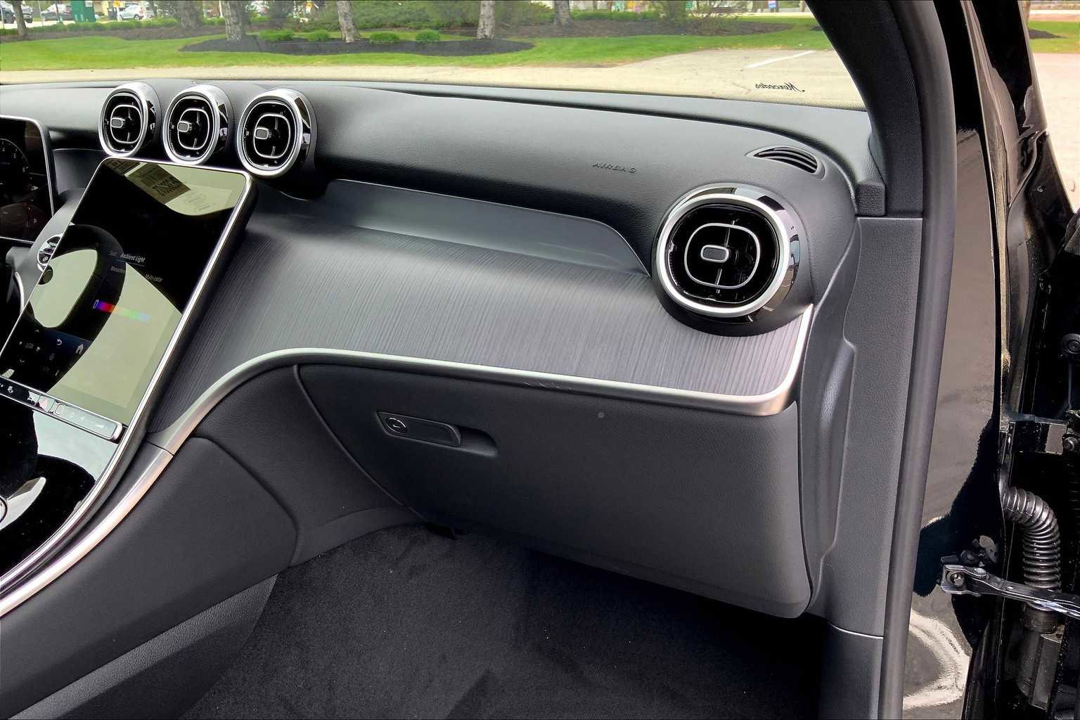 Certified 2025 Mercedes-Benz GLC 300 4MATIC image 10