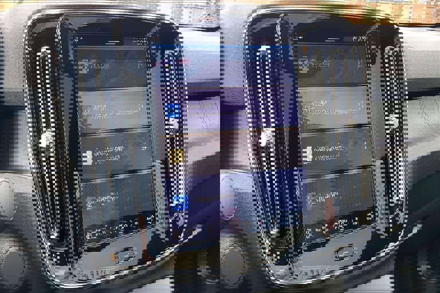 Used 2023 Volvo C40 P8 Recharge Plus w/ Climate Package image 36