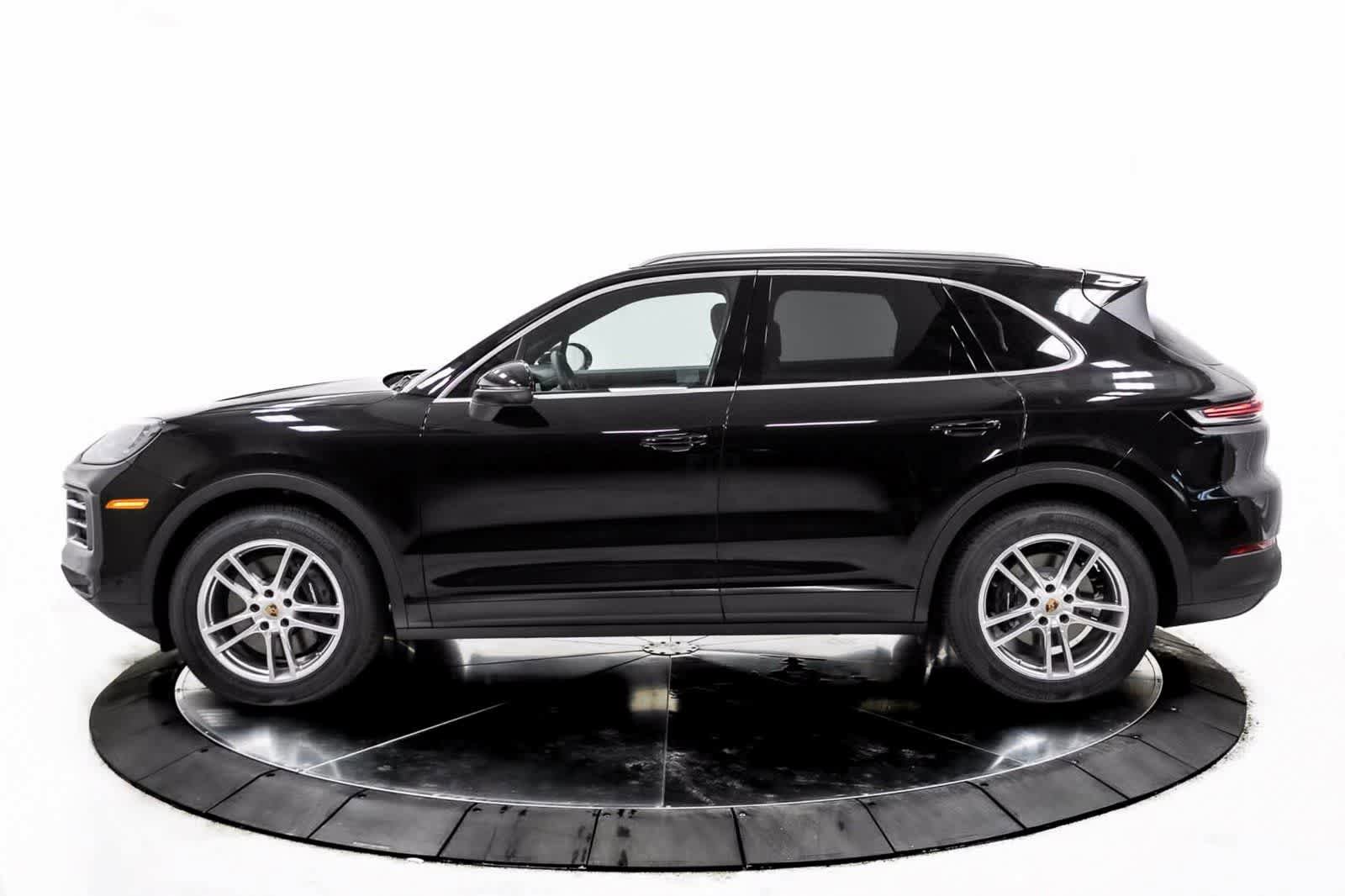 Certified 2025 Porsche Cayenne AWD/4WD image 2