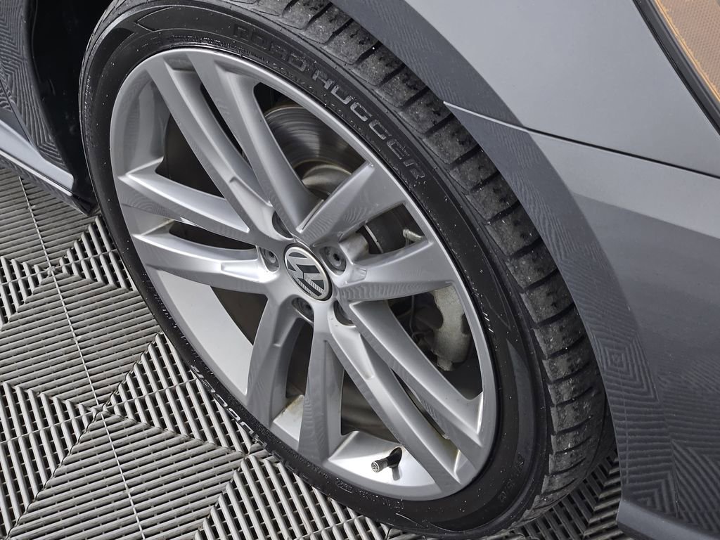 Used 2017 Volkswagen Passat 1.8T R-Line FWD image 5