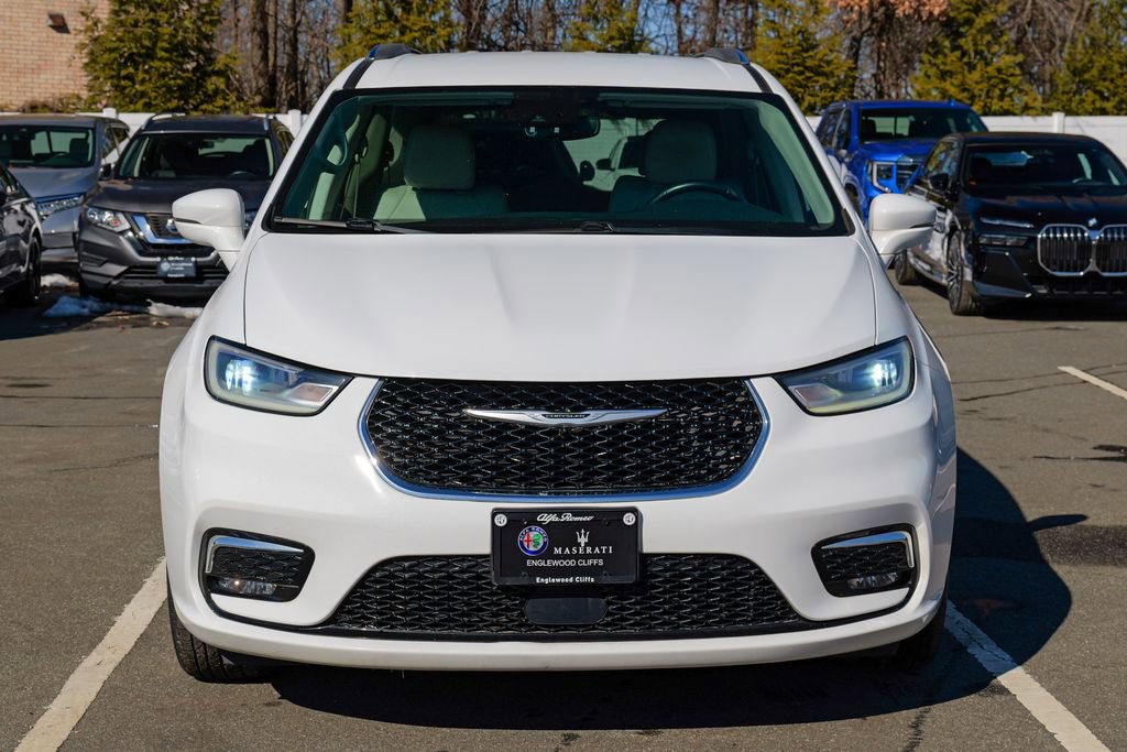 Used 2021 Chrysler Pacifica Touring-L AWD/4WD image 2