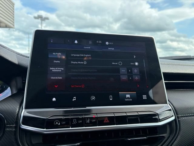 Used 2024 Jeep Compass Latitude w/ Convenience Group AWD/4WD image 17