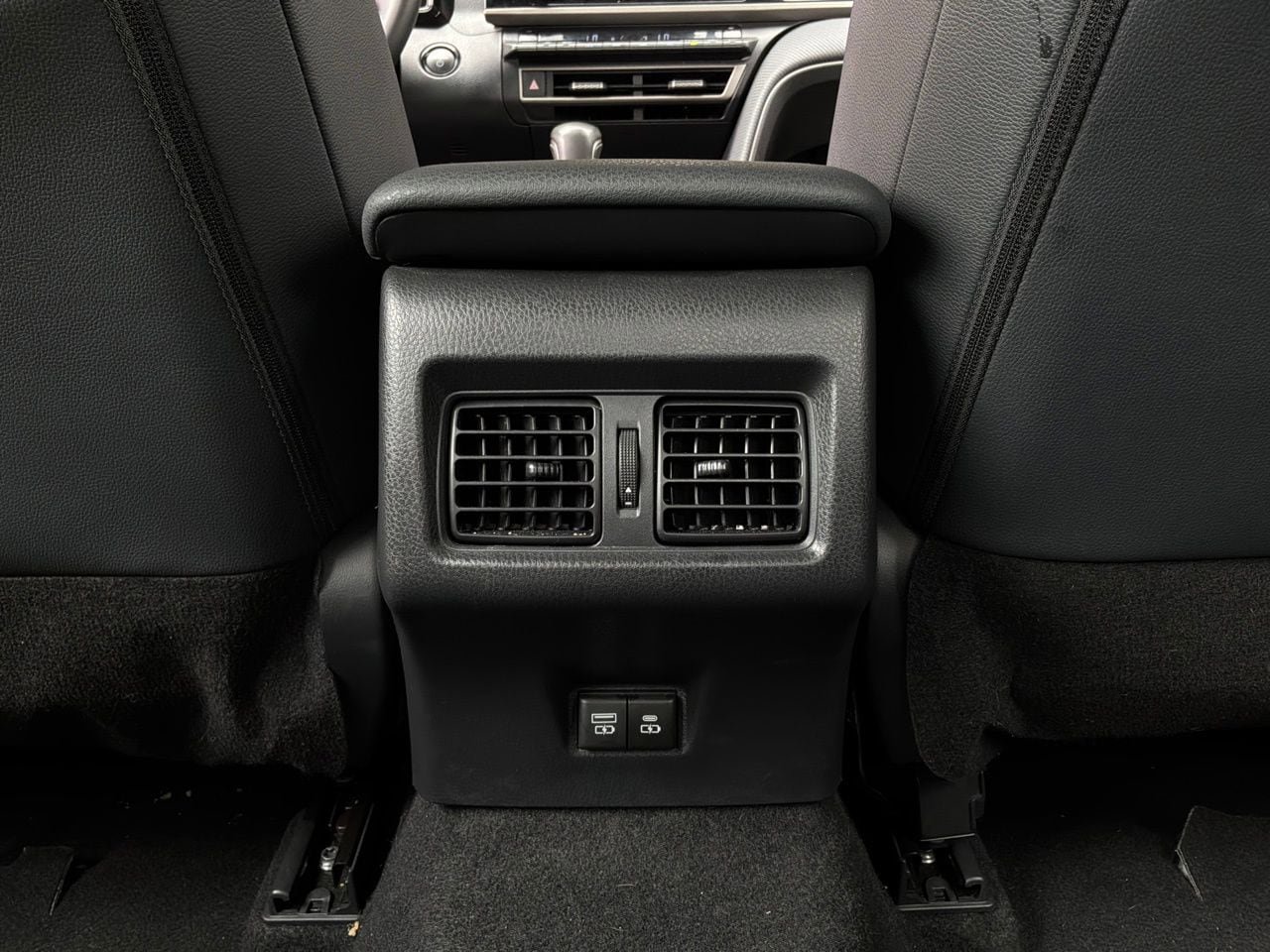 Used 2025 Toyota Camry SE FWD image 13