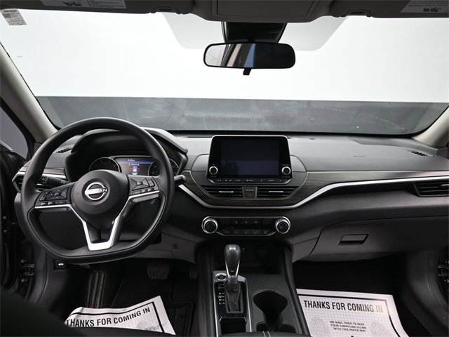 Used 2025 Nissan Altima 2.5 SV image 14
