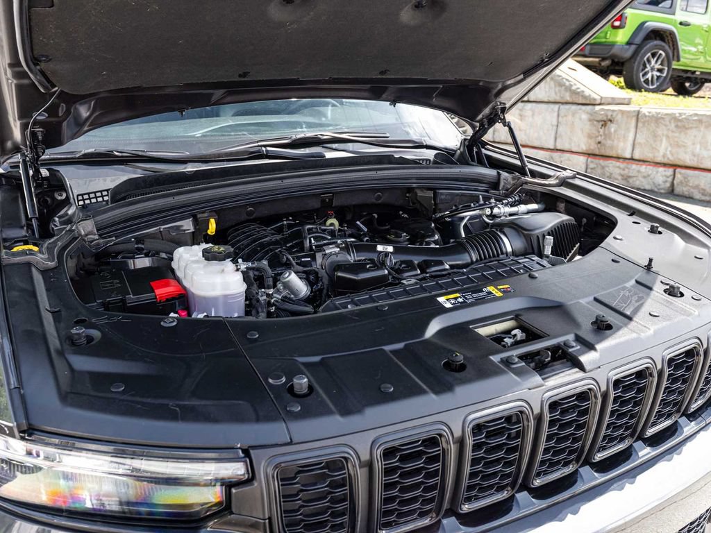 Used 2024 Jeep Grand Cherokee Altitude AWD/4WD image 29