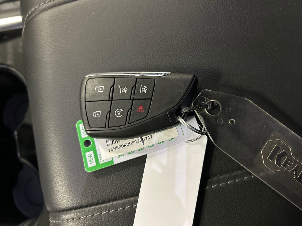 Used 2025 Chevrolet Suburban Z71 image 22