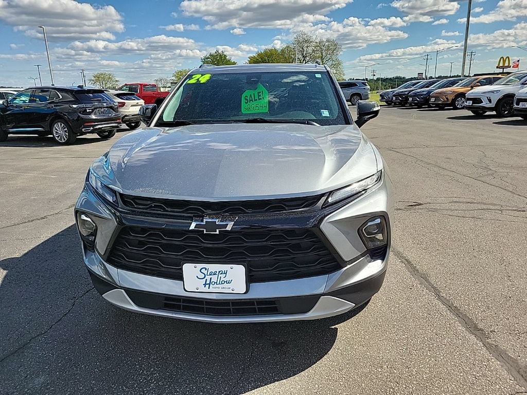 Used 2024 Chevrolet Blazer LT w/ Midnight/Sport Edition AWD/4WD image 2