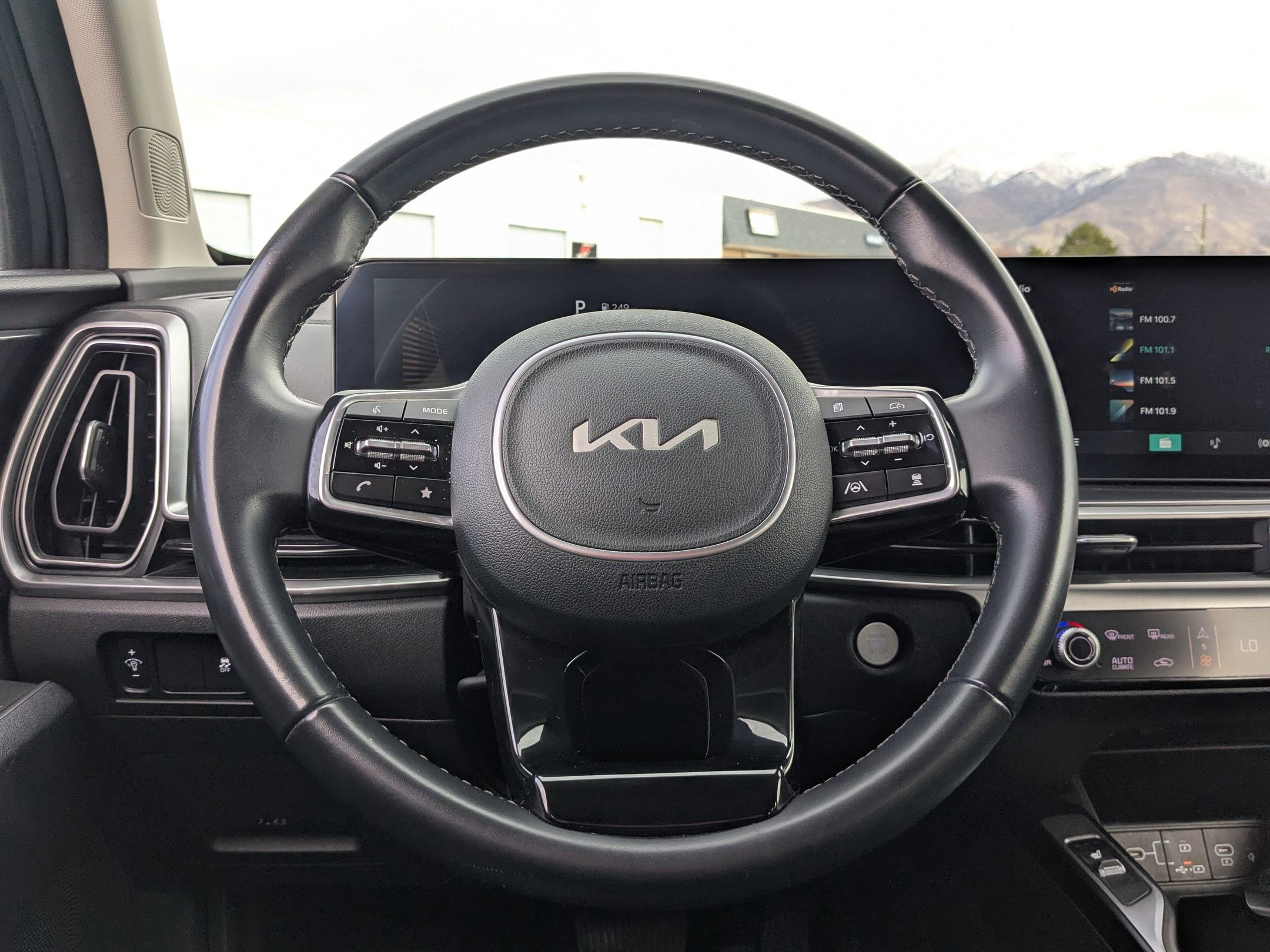 Used 2024 Kia Sorento S image 16