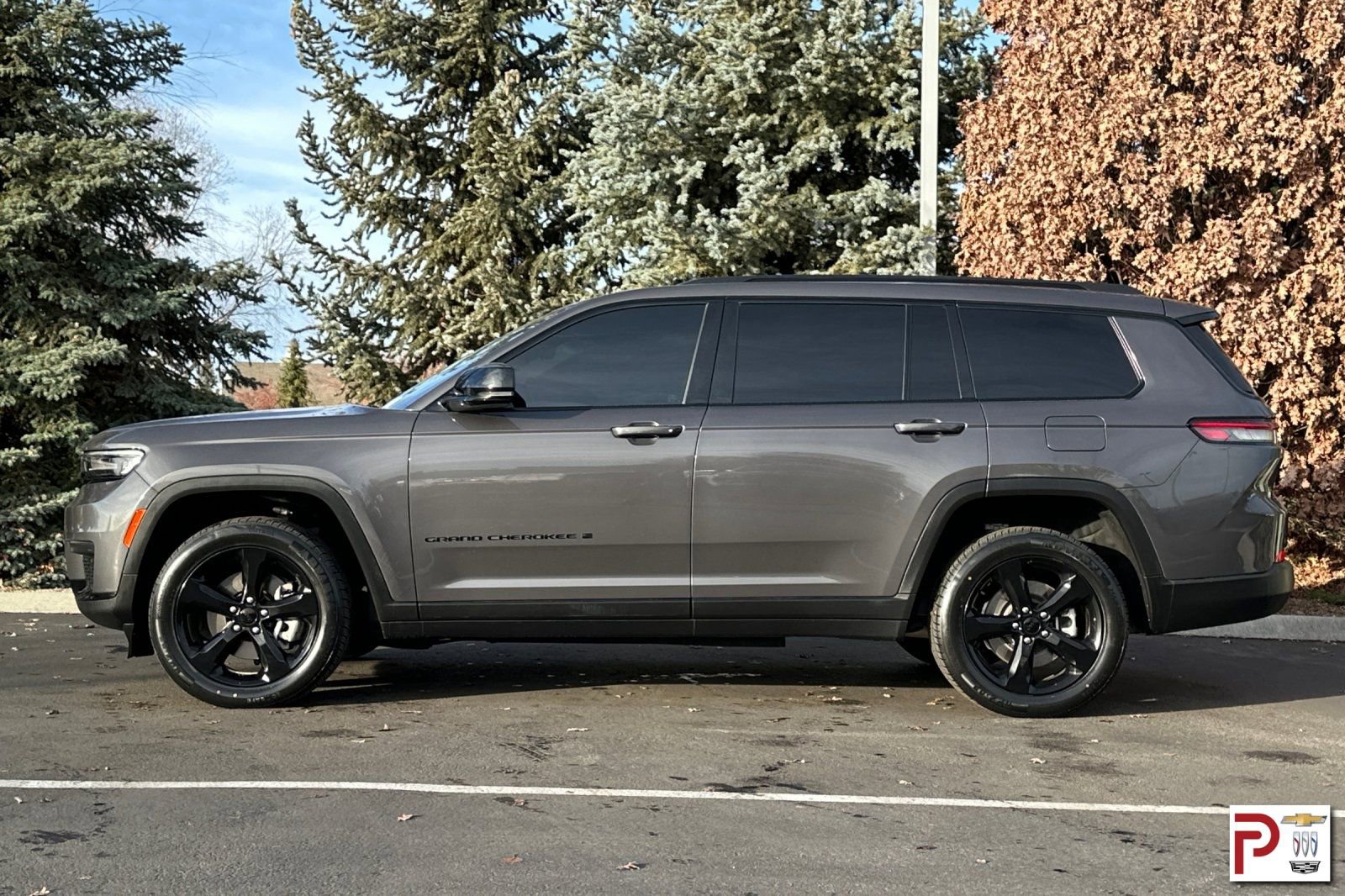 Used 2022 Jeep Grand Cherokee L Laredo image 7