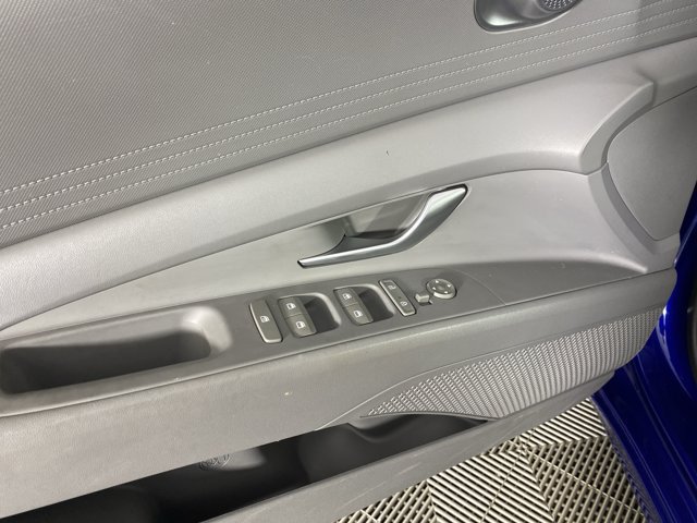 Used 2021 Hyundai Elantra SE FWD image 14