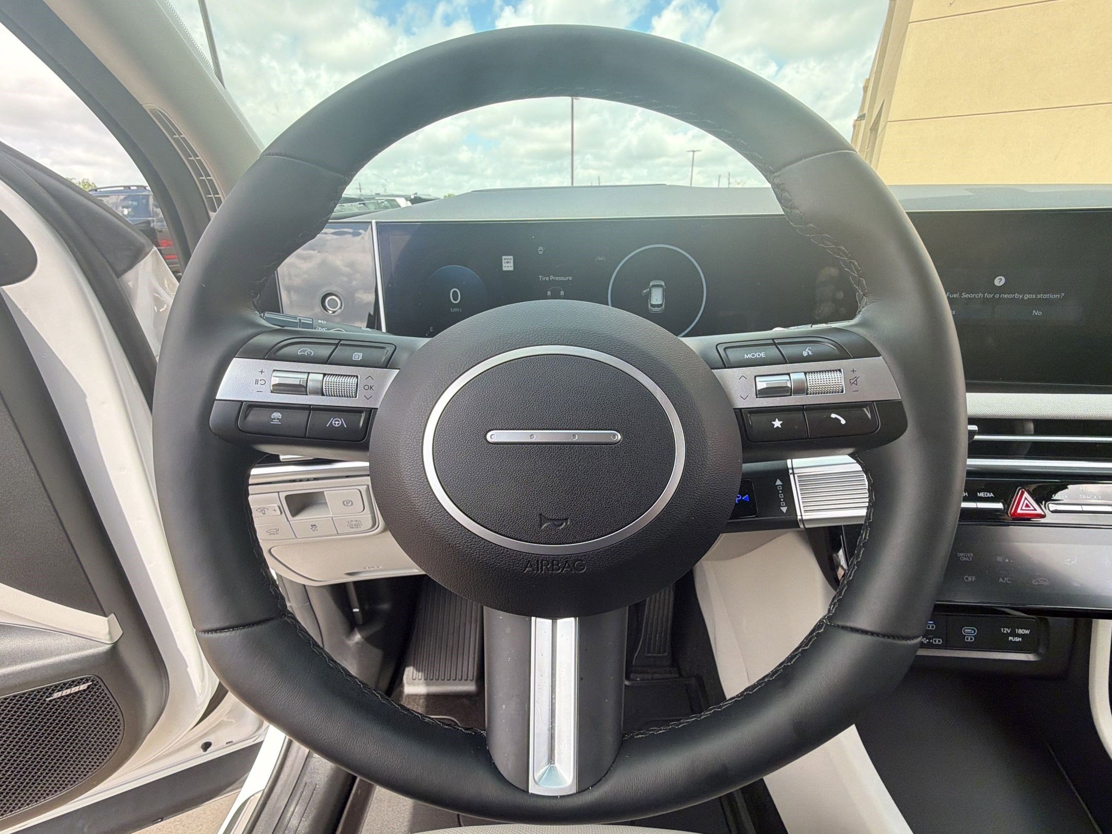 Certified 2025 Hyundai Tucson Limited AWD/4WD image 16