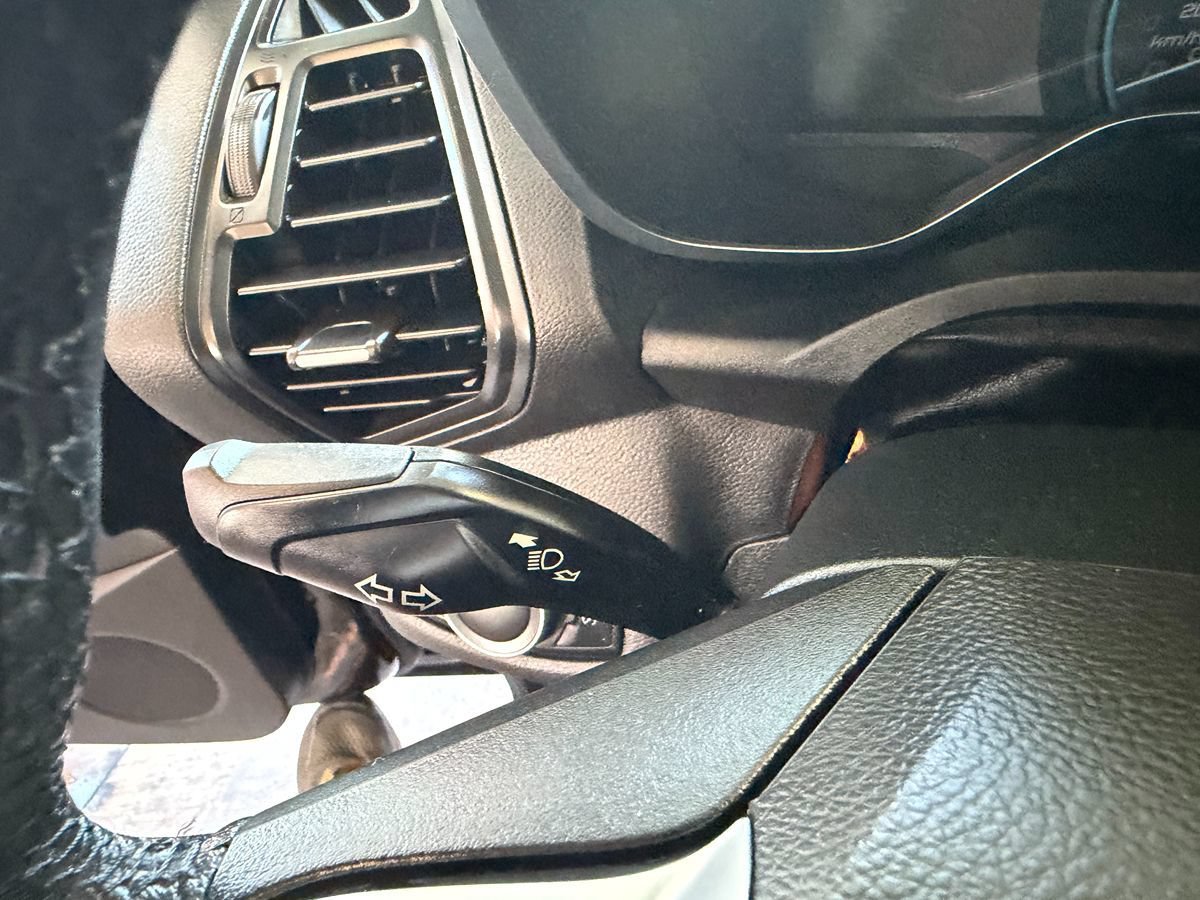 Used 2018 Ford C-MAX SE FWD image 12