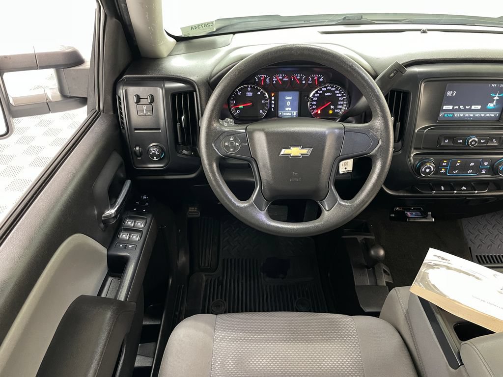 Used 2017 Chevrolet Silverado 1500 Custom w/ Custom Convenience Package AWD/4WD image 9