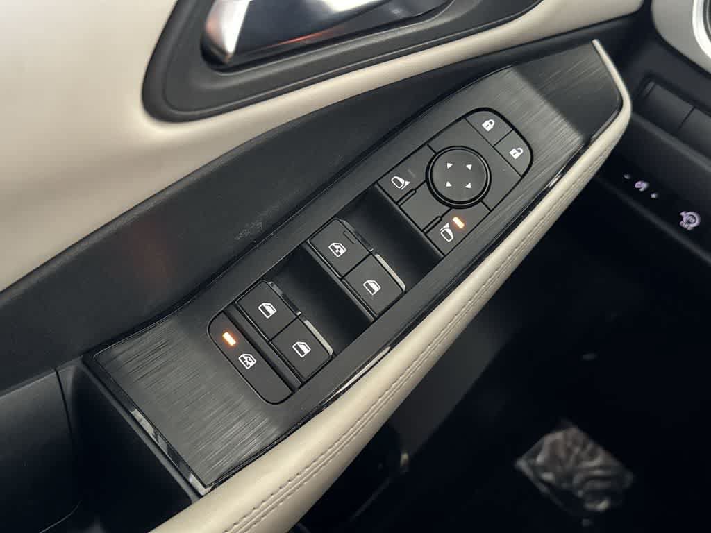Used 2024 Nissan Rogue SV FWD image 16