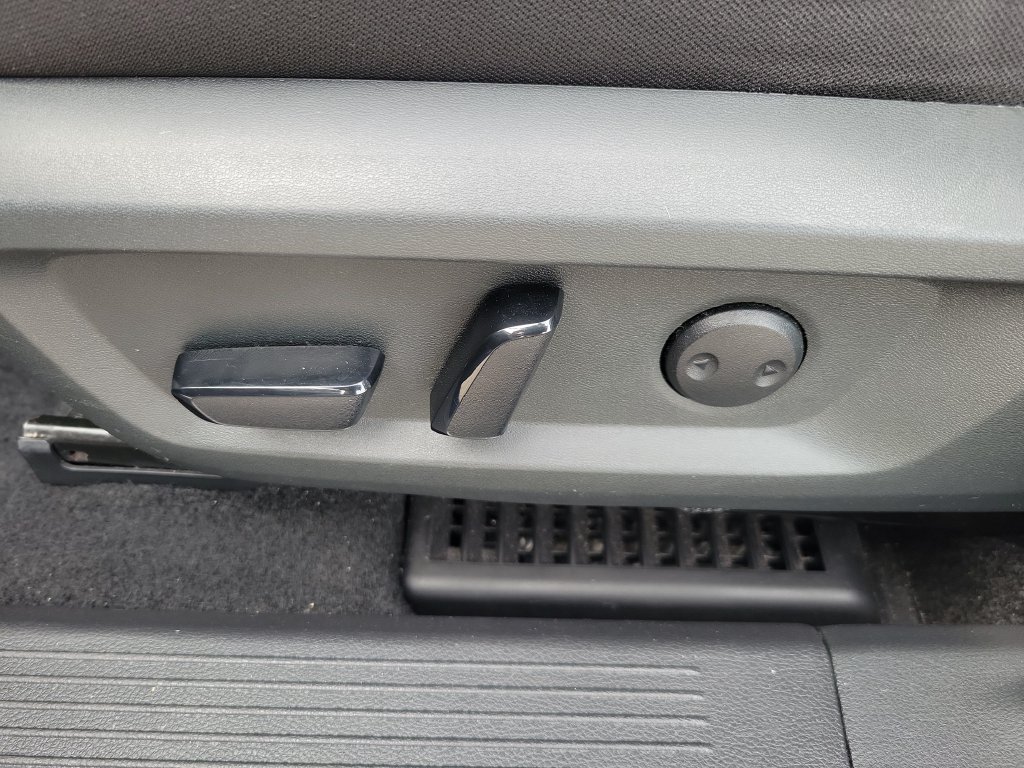 Used 2023 Nissan Rogue SV FWD image 17