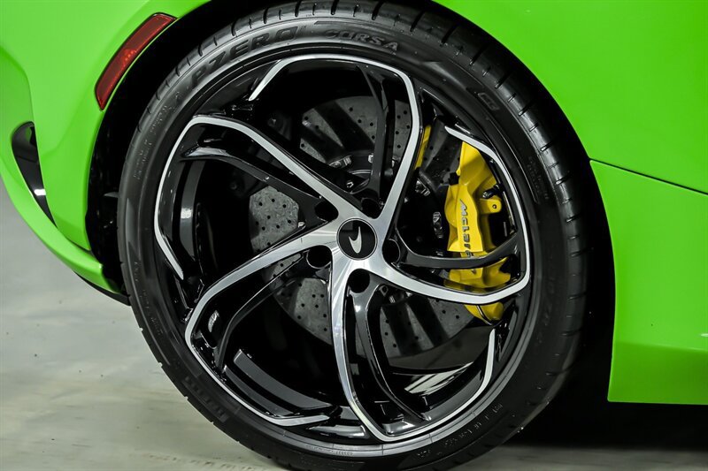 Used 2024 McLaren 750S Spider RWD image 15