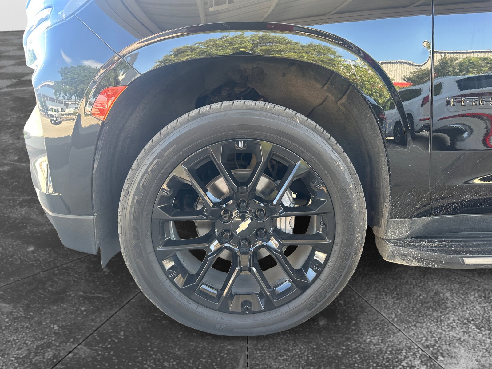 Used 2022 Chevrolet Tahoe LT w/ Luxury Package RWD image 9