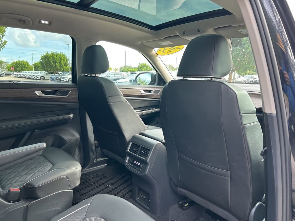 Used 2025 Volkswagen Atlas SEL Premium R-Line image 50