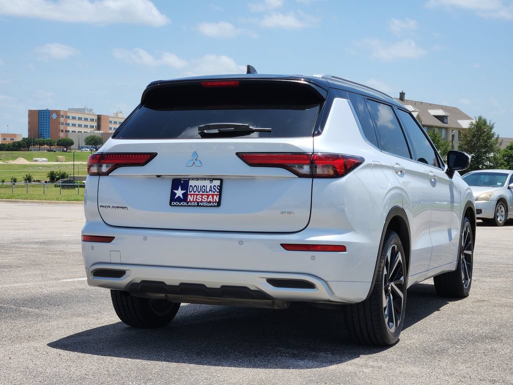 Used 2024 Mitsubishi Outlander SEL FWD image 3