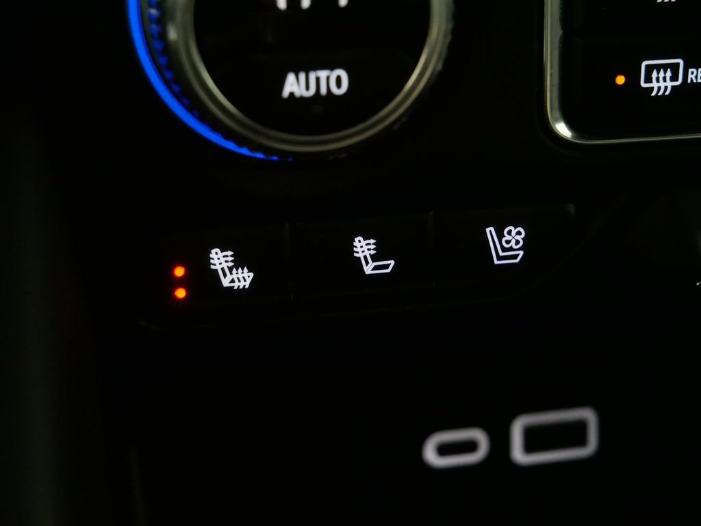 Used 2023 GMC Yukon AT4 image 27