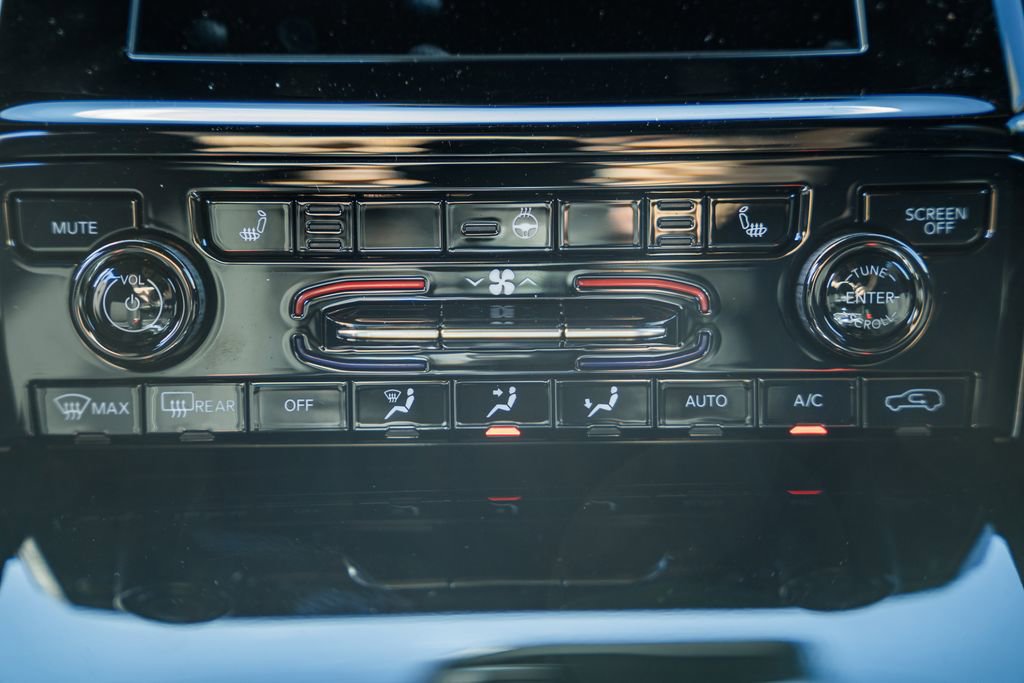 New 2025 Jeep Grand Cherokee Laredo X w/ Luxury Tech Group I image 24