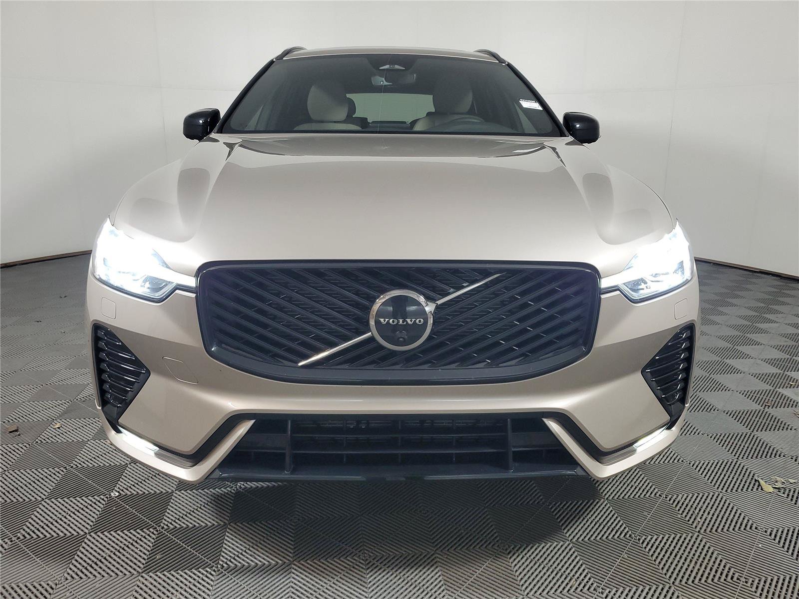 Certified 2026 Volvo XC60 B5 Plus w/ Protection Package Premier AWD/4WD image 2