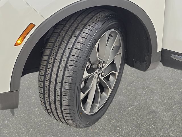 Used 2023 Lincoln Nautilus Reserve FWD image 32