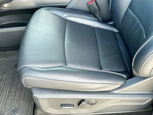 Used 2025 Ford F150 Lariat w/ Equipment Group 502A High image 20