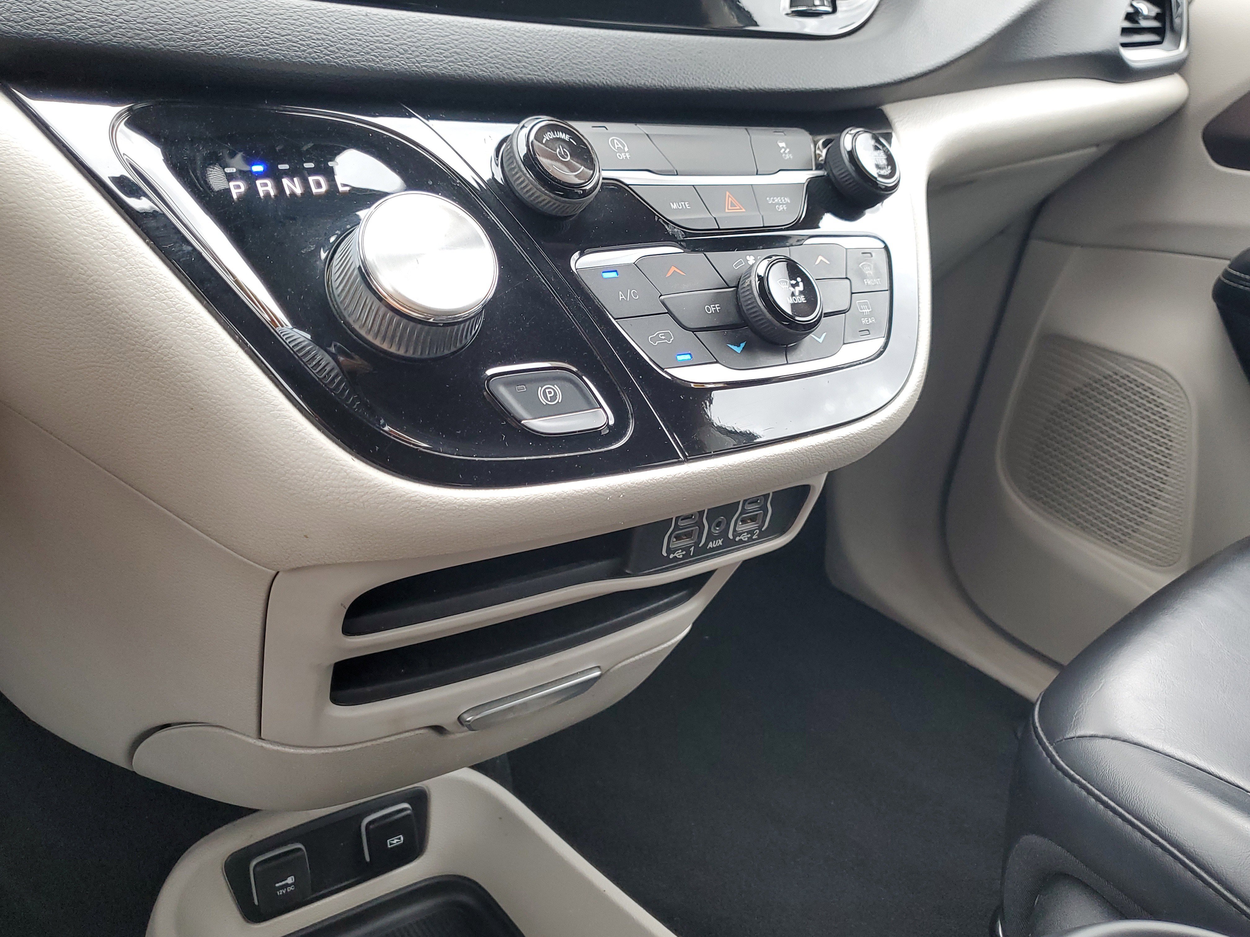 Used 2021 Chrysler Voyager Lxi image 27