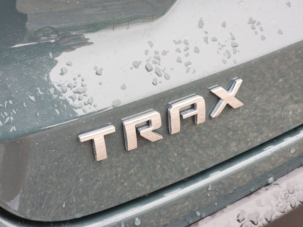 Used 2025 Chevrolet Trax LT FWD image 12