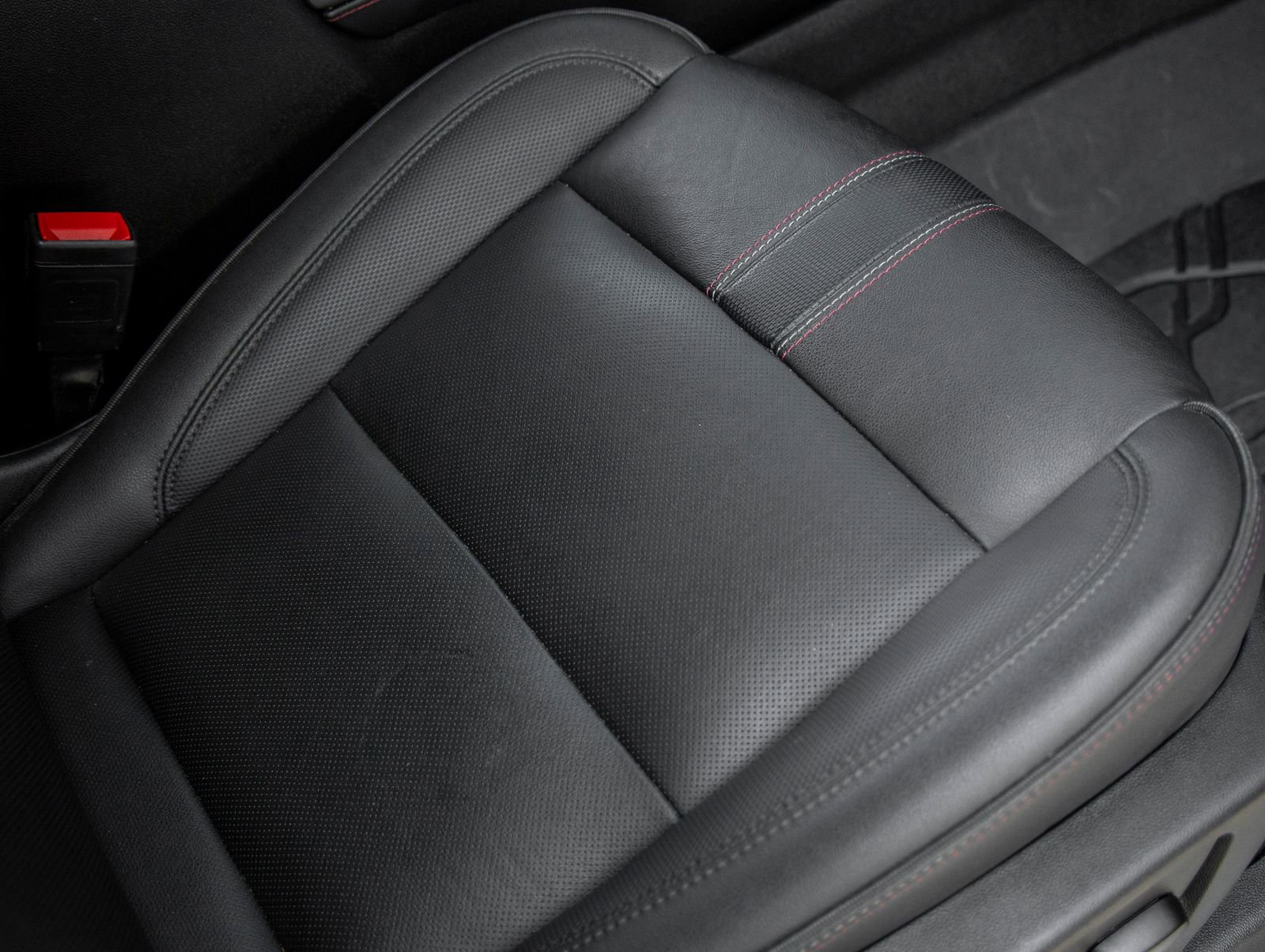 Used 2023 Chevrolet Suburban RST w/ Luxury Package image 38