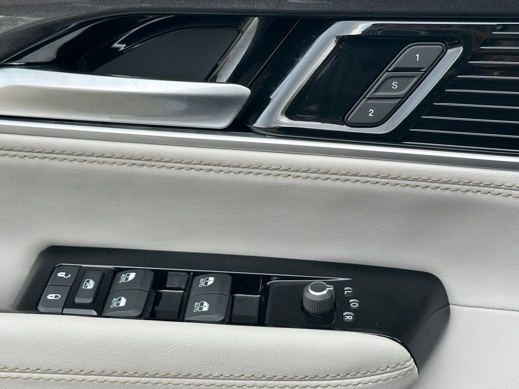 Used 2024 Jeep Wagoneer 4WD image 15