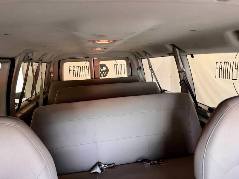Used 2006 Ford E-350 and Econoline 350 XLT RWD image 21