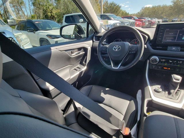 Used 2021 Toyota RAV4 XLE Premium image 7