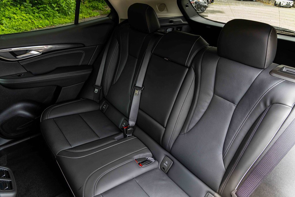 Used 2023 Buick Envision Essence image 21