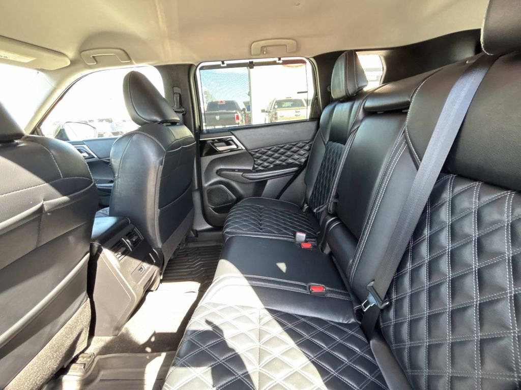 Used 2022 Mitsubishi Outlander SEL image 12
