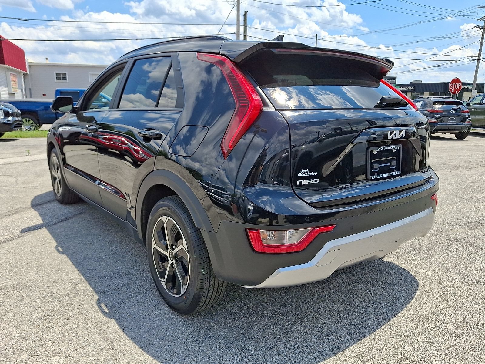 Used 2023 Kia Niro EX FWD image 5
