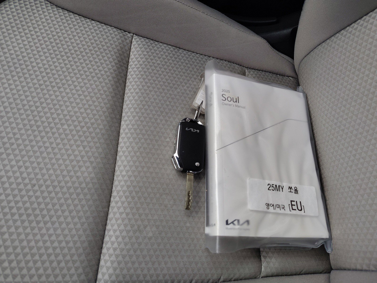 Used 2025 Kia Soul LX image 20