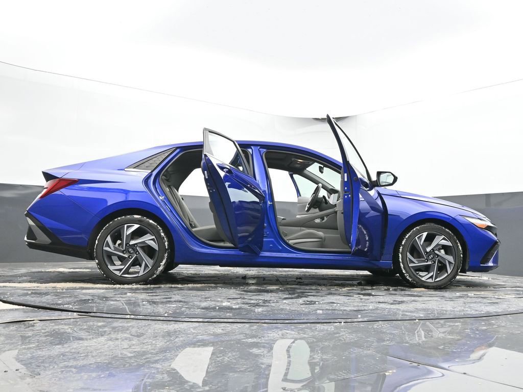 Used 2025 Hyundai Elantra SEL image 95