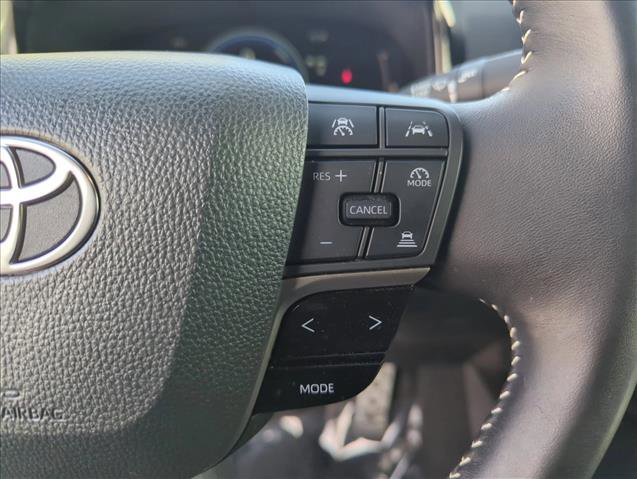 Used 2025 Toyota Camry SE w/ Convenience Package image 12