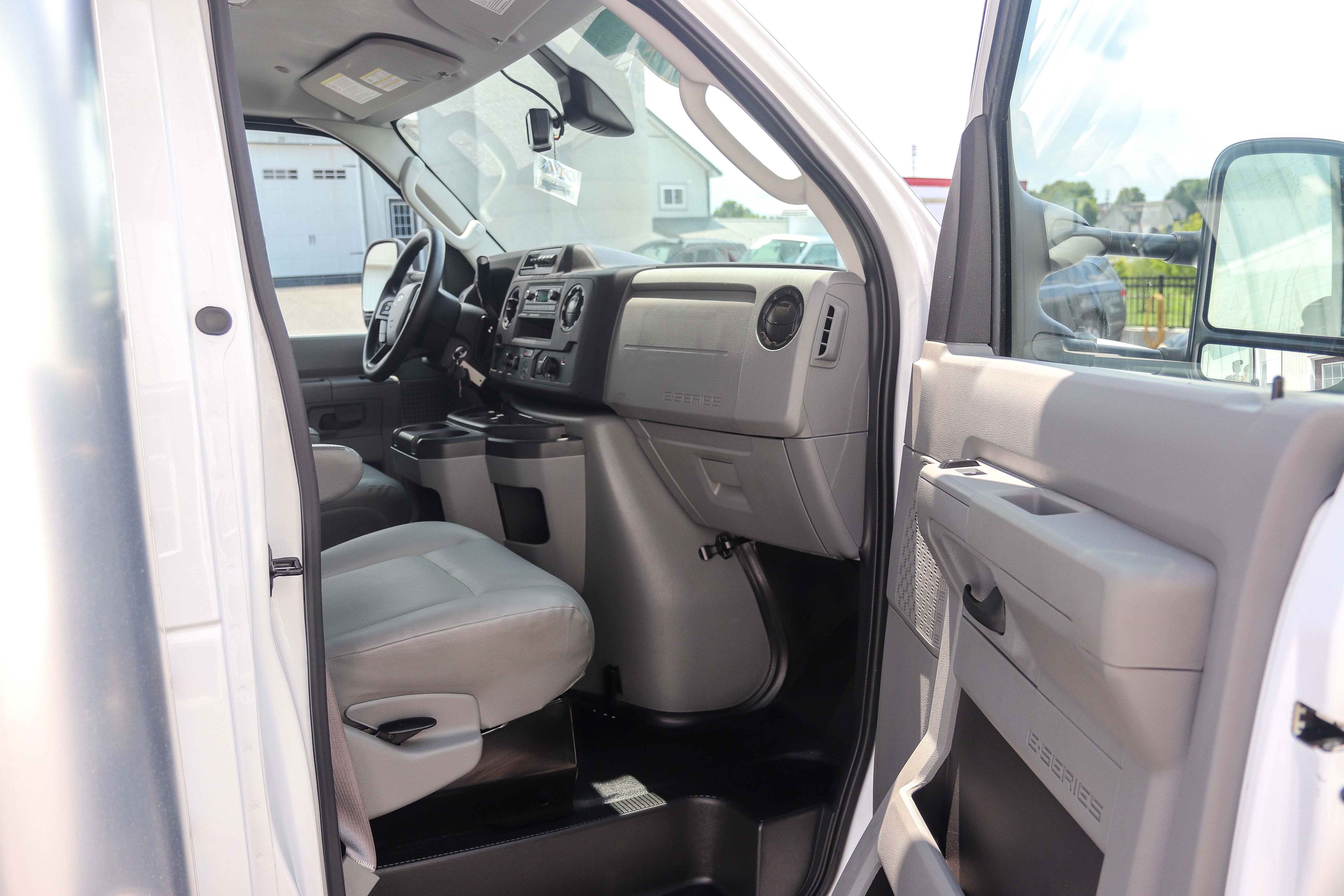Used 2024 Ford E-450 and Econoline 450 Super Duty w/ Driver's Safety Package RWD image 12