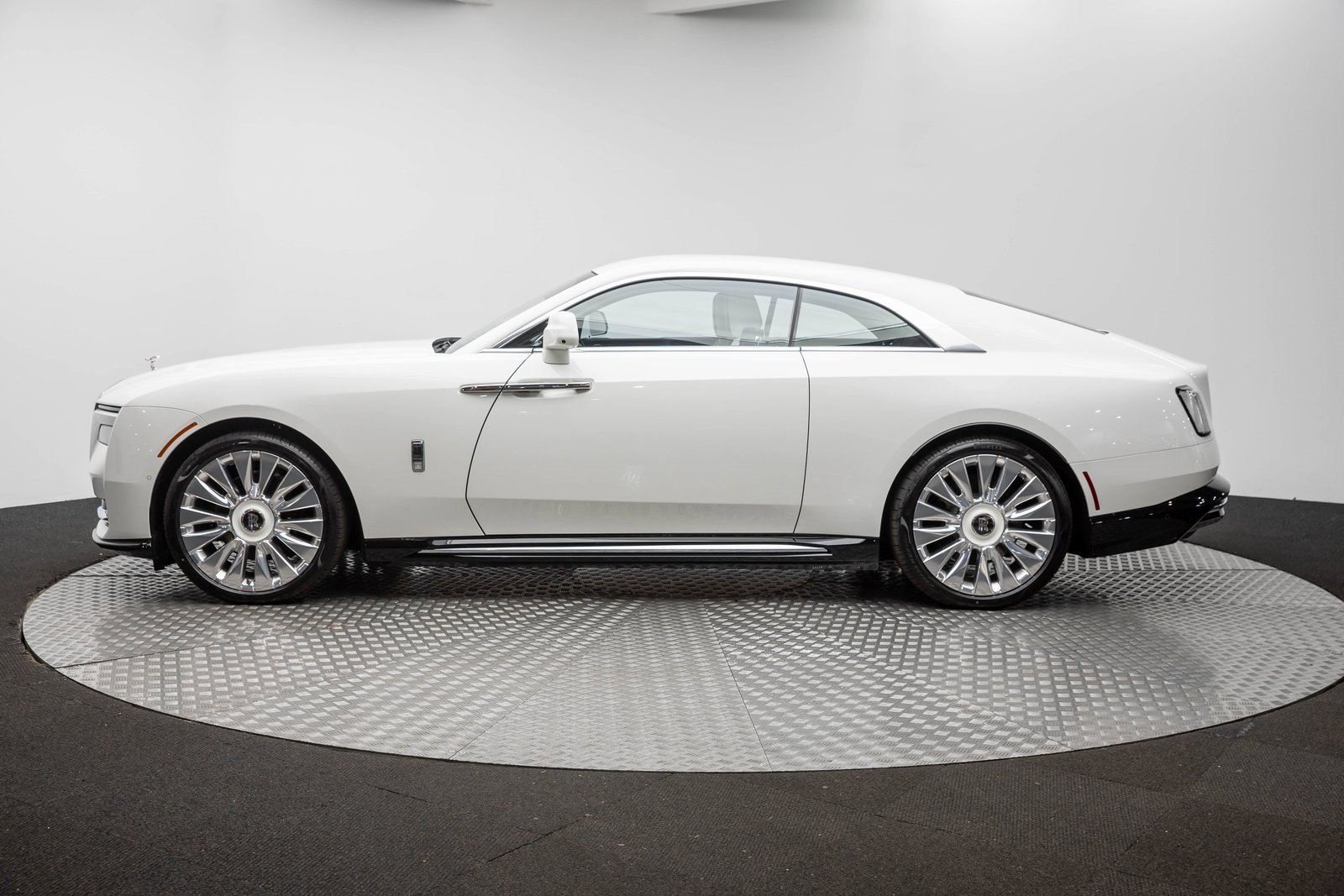New 2026 Rolls-Royce Spectre image 3