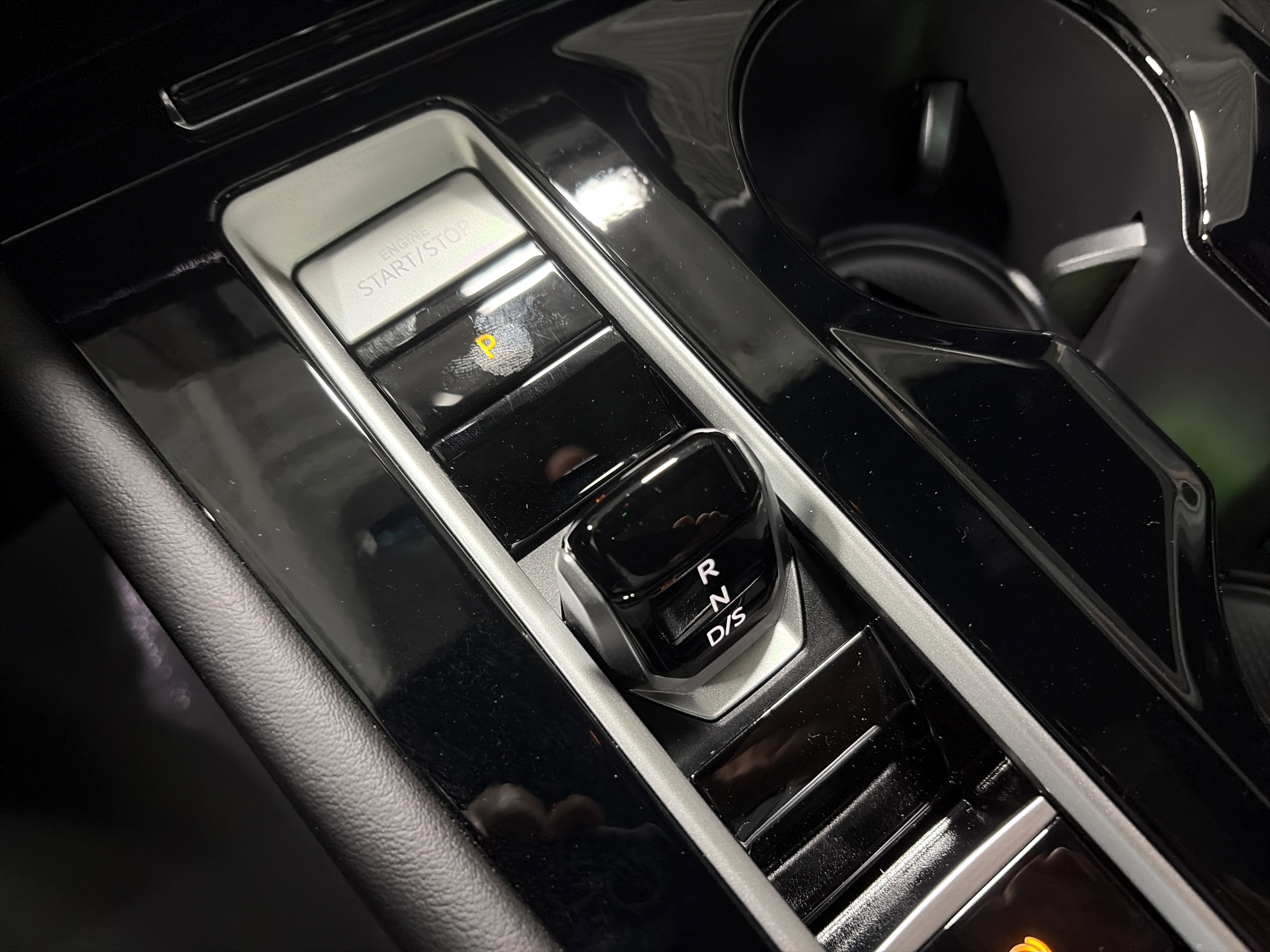 Certified 2025 Volkswagen Jetta SE image 62