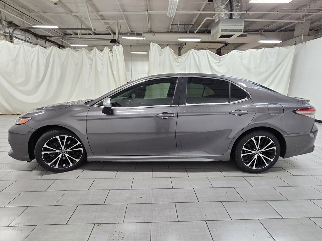 Used 2018 Toyota Camry SE image 10
