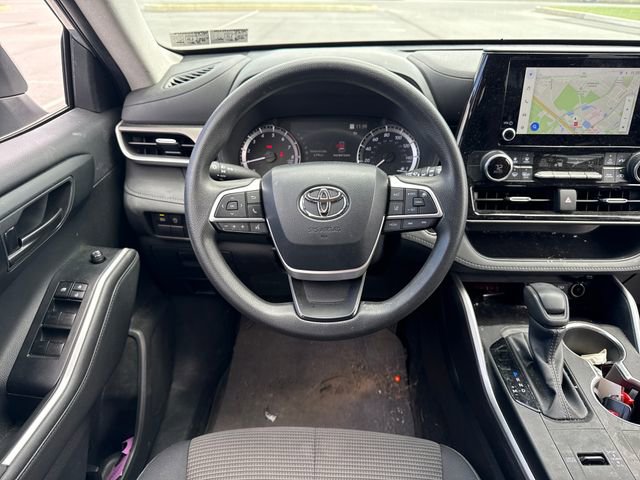 Used 2023 Toyota Highlander L FWD image 12