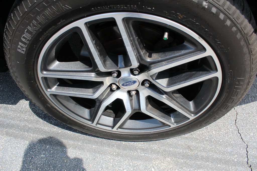 Used 2018 Ford Explorer Sport AWD/4WD image 16