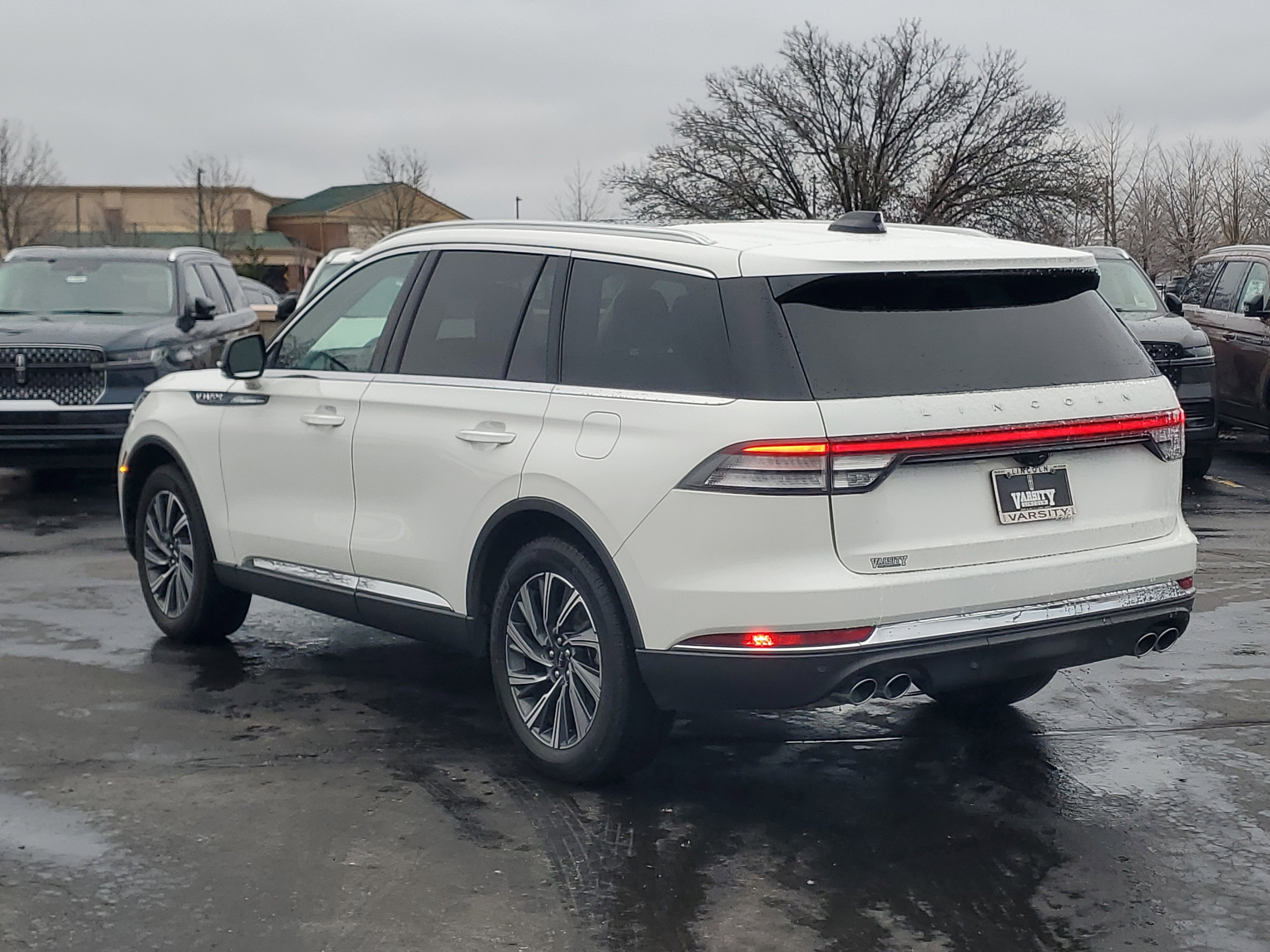 New 2025 Lincoln Aviator AWD w/ Equipment Group 101A image 3