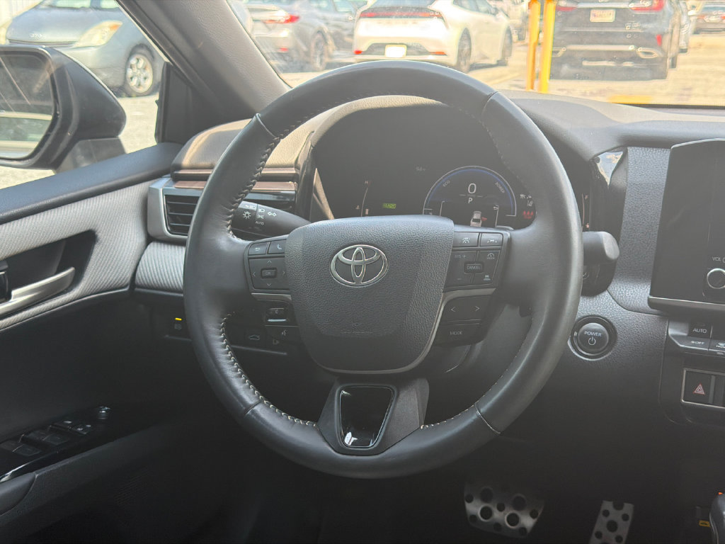 Used 2025 Toyota Camry SE w/ Convenience Package FWD image 28