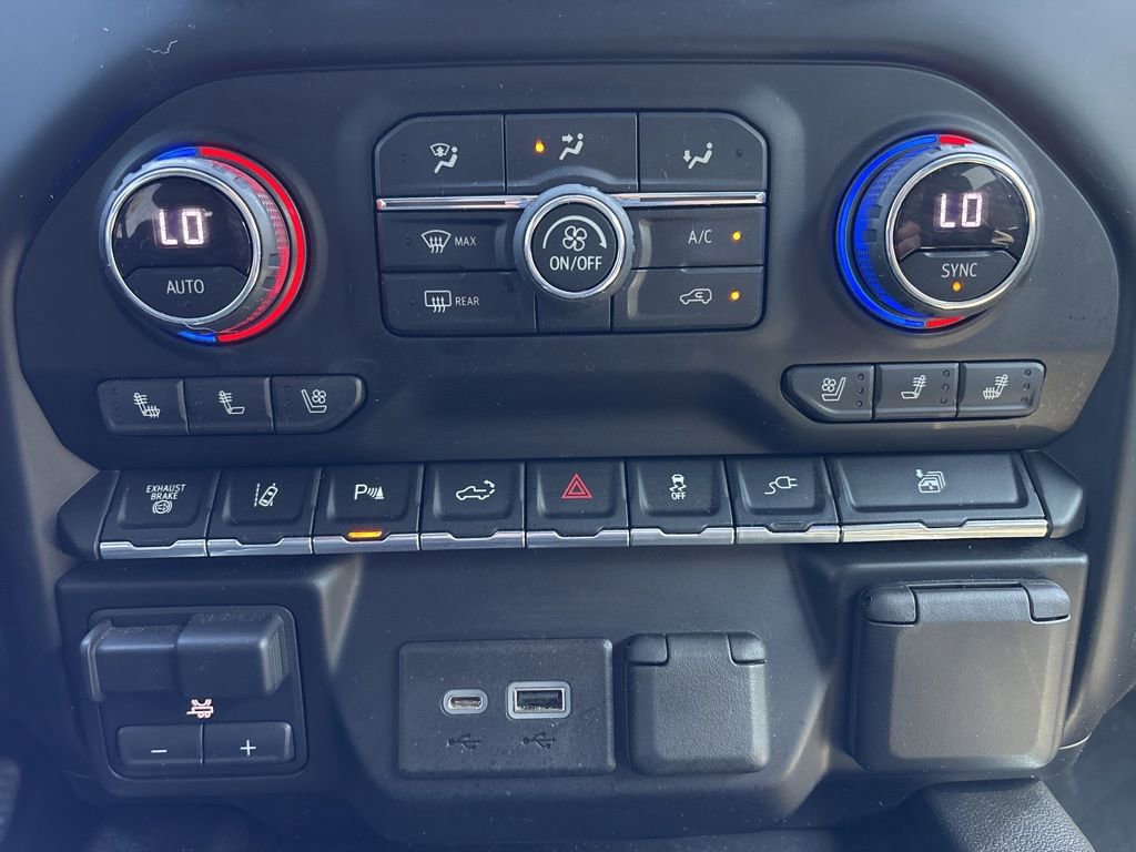 Used 2021 Chevrolet Silverado 3500 High Country image 28