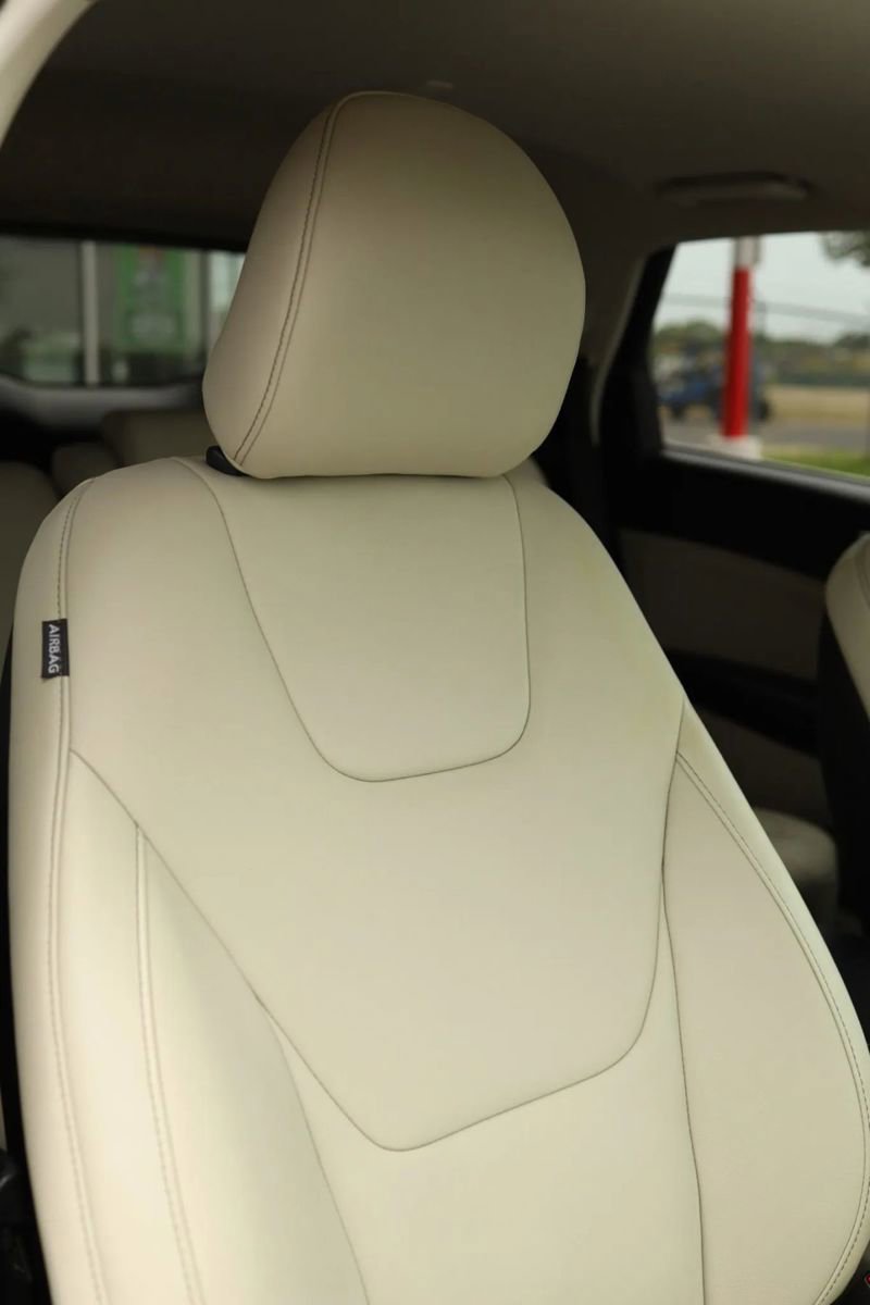 Used 2018 Ford Edge Titanium w/ Ford Safe & Smart Package image 49